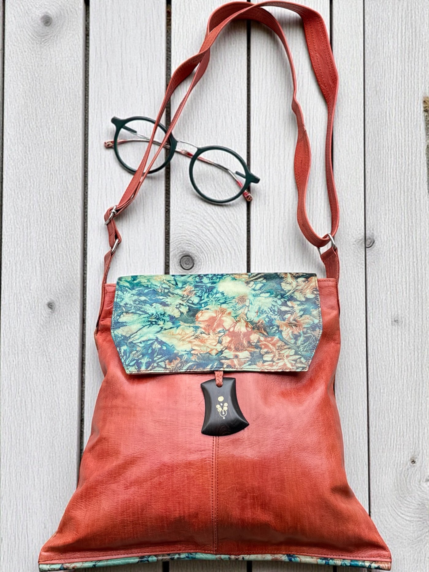 Koro Sunset Crossbody Bag – Handcrafted Leather Art from Mali (17x16 inch)