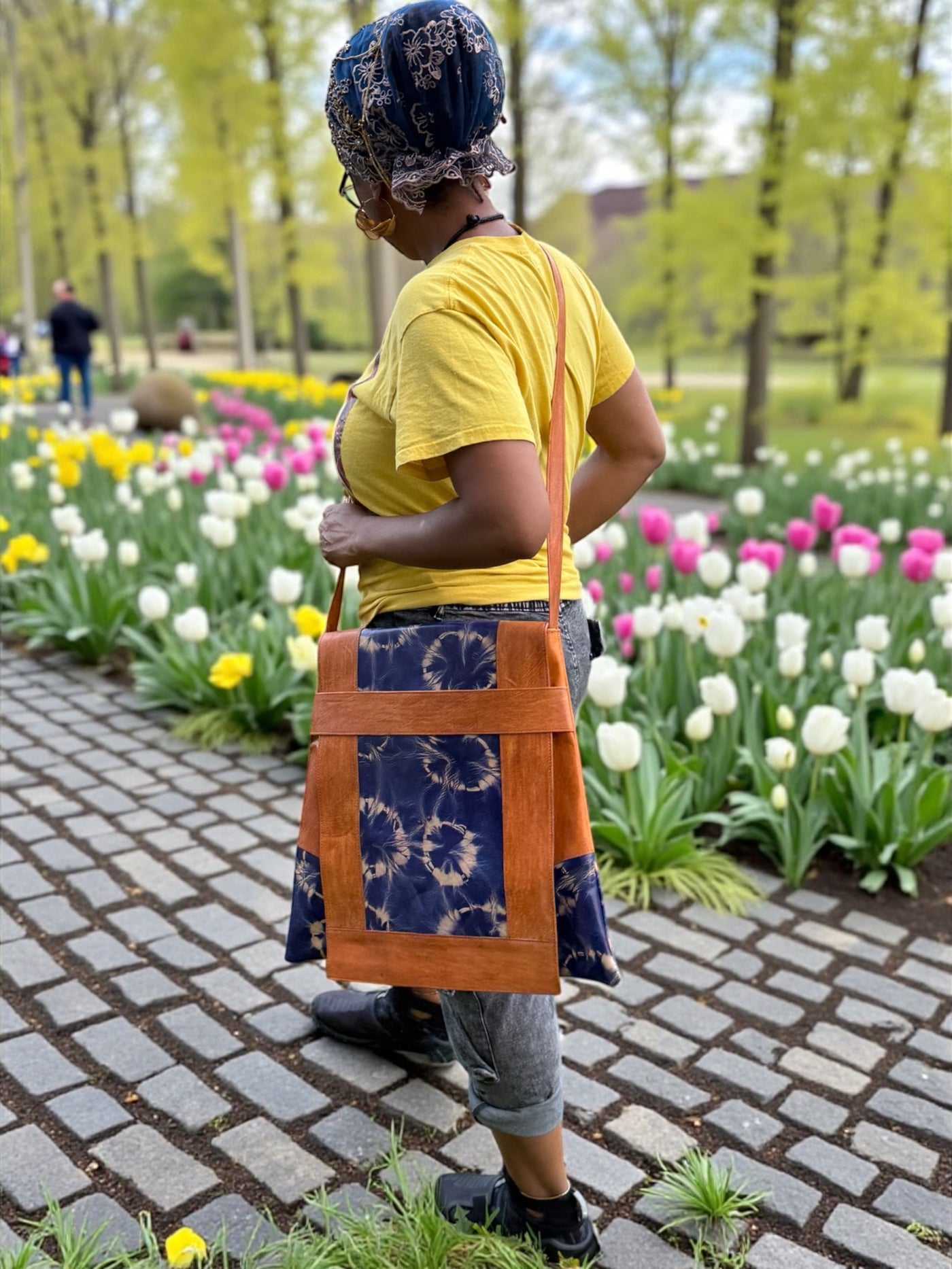 Desert Horizon Leather Shoulder Bag – Handmade in Mali (17x16)