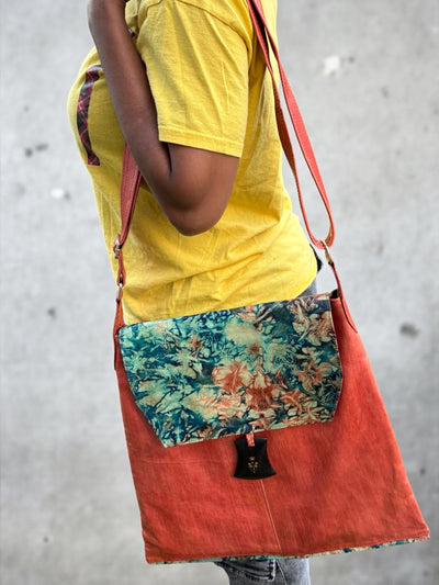 Koro Sunset Crossbody Bag – Handcrafted Leather Art from Mali (17x16 inch)