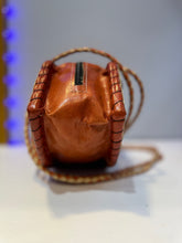 Charger l&#39;image dans la galerie, Burkina Faso Leather And Raffia Bag
