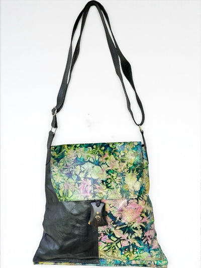 Savanna Mist Crossbody Bag – Handcrafted Leather Art from Mali (17x16 inch)