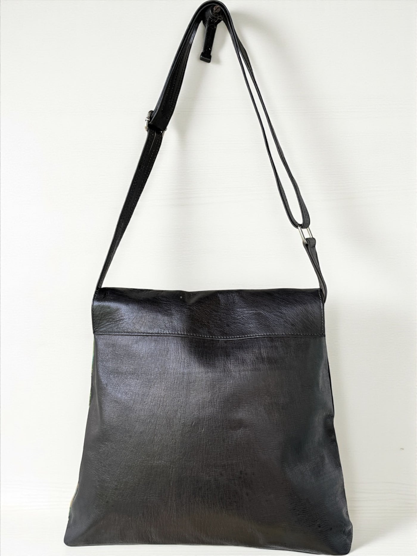 Desert Bloom Leather Crossbody – Handmade Art Bag from Mali