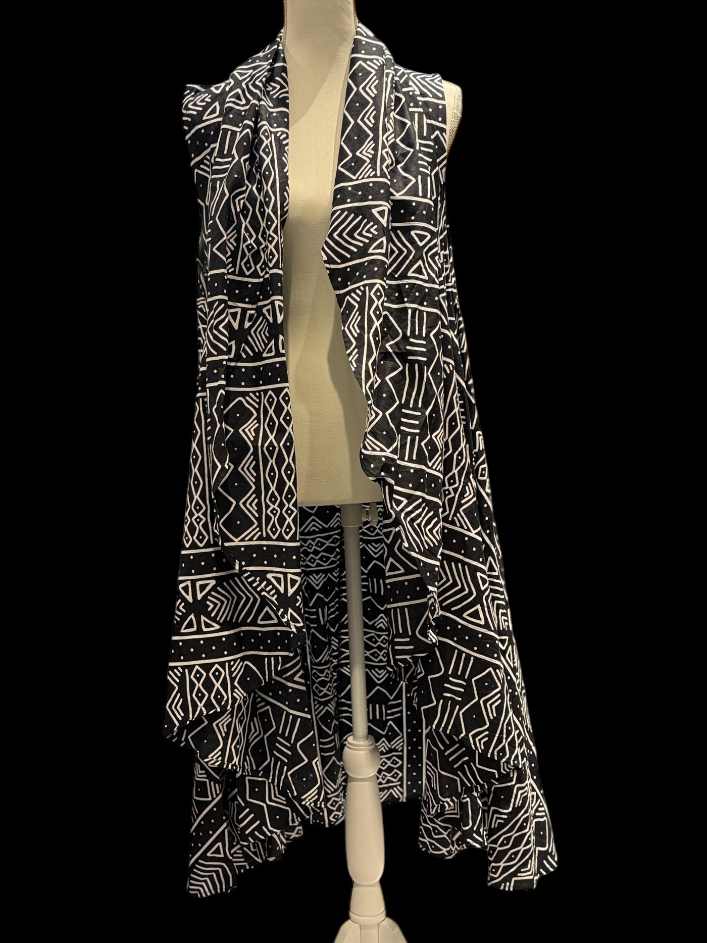 Versatile Patterned Shawl – Afrocentric Elegance in Four Unique Designs