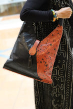 Load image into Gallery viewer, Handcrafted Bag Reflecting Mali
