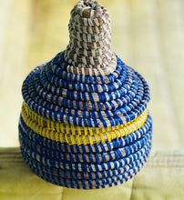 Charger l&#39;image dans la galerie, Handwoven Senegal Basket with Cover - Multi-purpose Storage for Jewelry, Keys, and More!
