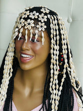 Charger l&#39;image dans la galerie, &quot;Regal Reverie: Handmade Cleopatra-Inspired Cowrie Shells Head Piece - Embody African Royalty from Mali&quot;
