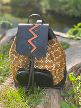 Load image into Gallery viewer, &quot;Artisanal Midsize Leather Backpack with Malian Bogolanfini Fabric Accent&quot;
