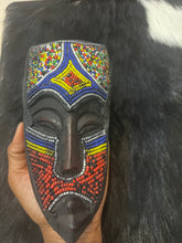 Charger l&#39;image dans la galerie, Mini Ghana Mask - Handcrafted Wood and Seed Beads - 9&quot;x6&quot;
