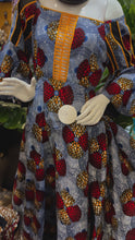 Charger et lire la vidéo dans la visionneuse de la Galerie, On Size Fit Up to Large African Print Long Dress
