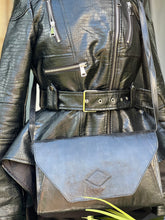 Charger l&#39;image dans la galerie, Handcrafted Leather Purse
